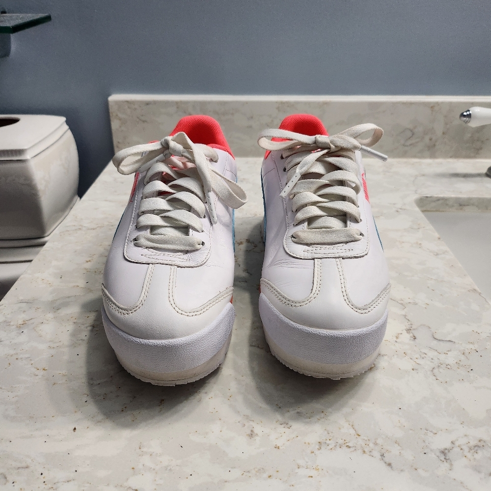 Puma Size 7.5 White and Pink Sneakers